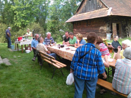Nielen z chleba žije človek, ale aj z chleba... farský guľáš, Prosiek, 7.9.2014.